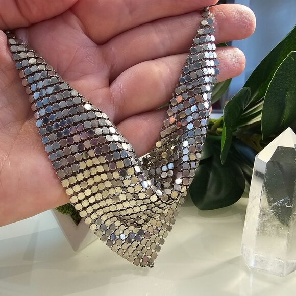 Supercool Retro 70s Silver Mesh Bib Necklace - Picture 5 of 5